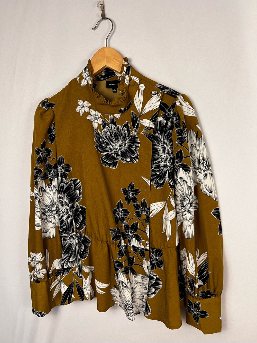 Who What Wear Floral Button Top Size Medium